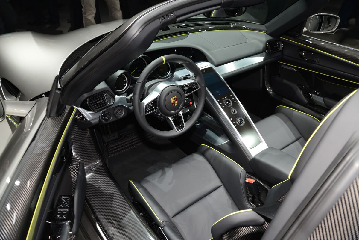 Porsche 918 Spyder interior