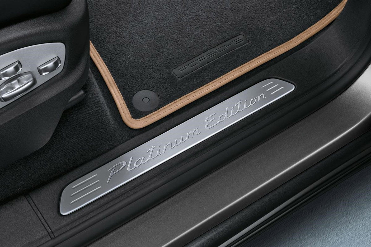 Porsche Cayenne Platinum Edition plaque 
