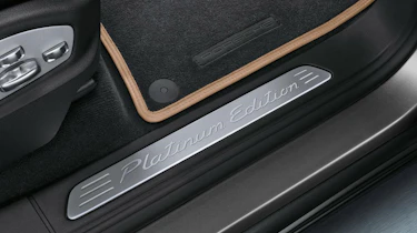 Porsche Cayenne Platinum Edition plaque