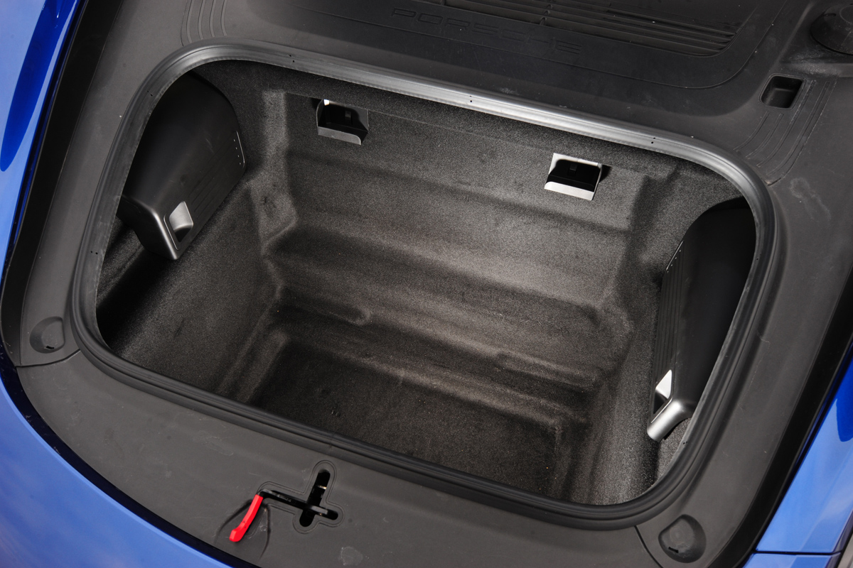 Porsche Cayman S boot