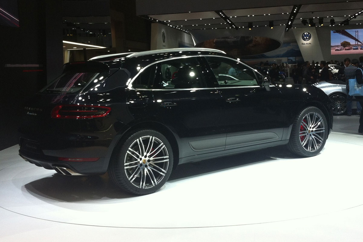Porsche Macan Tokyo 2013 side