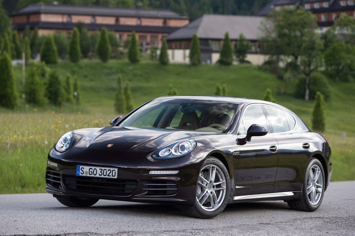 Porsche Panamera S front cornering