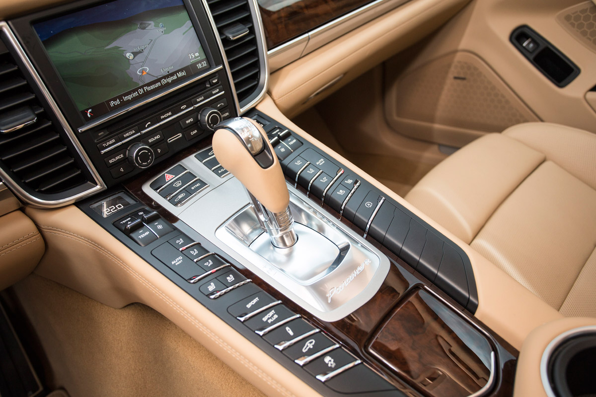 Porsche Panamera S gearknob
