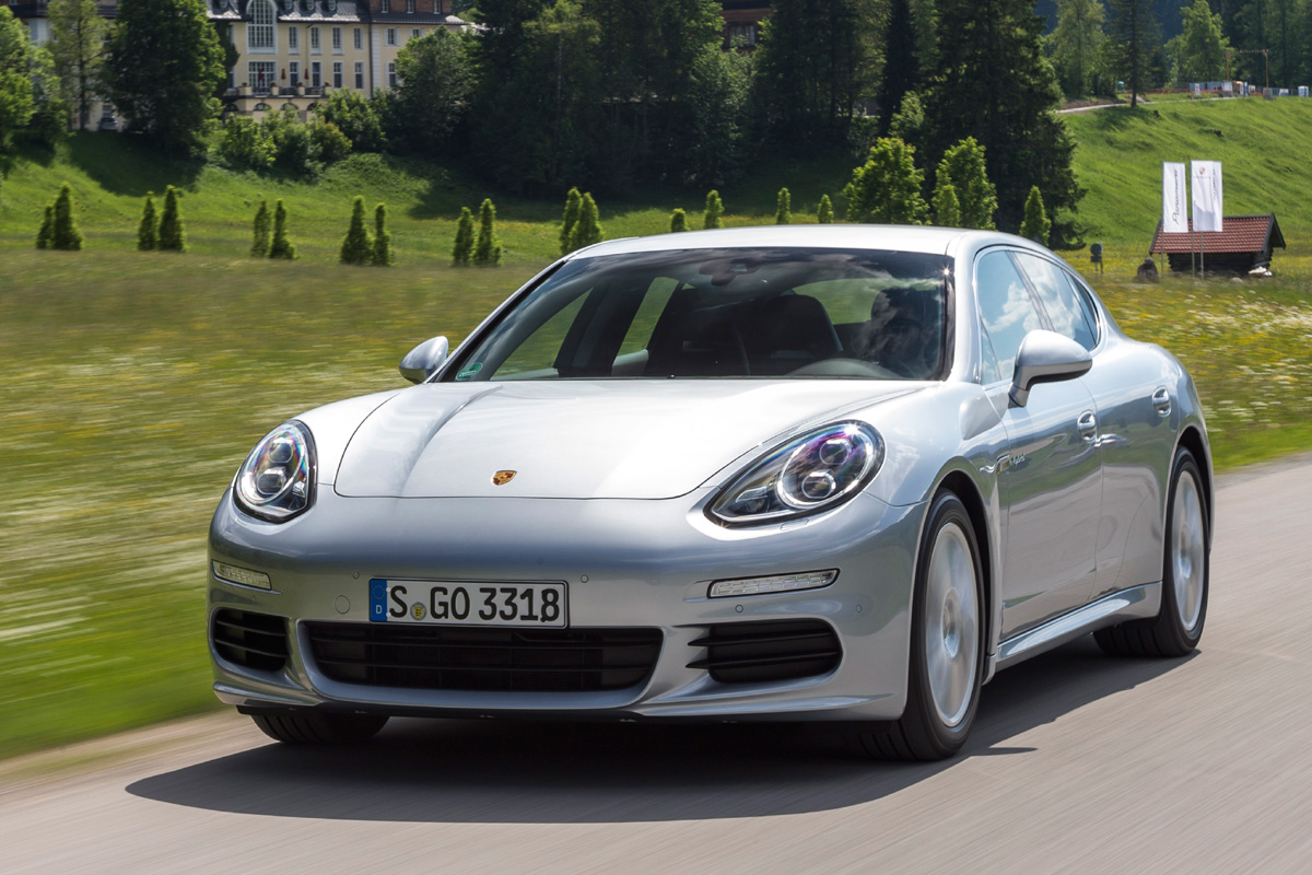 Porsche Panamera S E-Hybrid front tracking