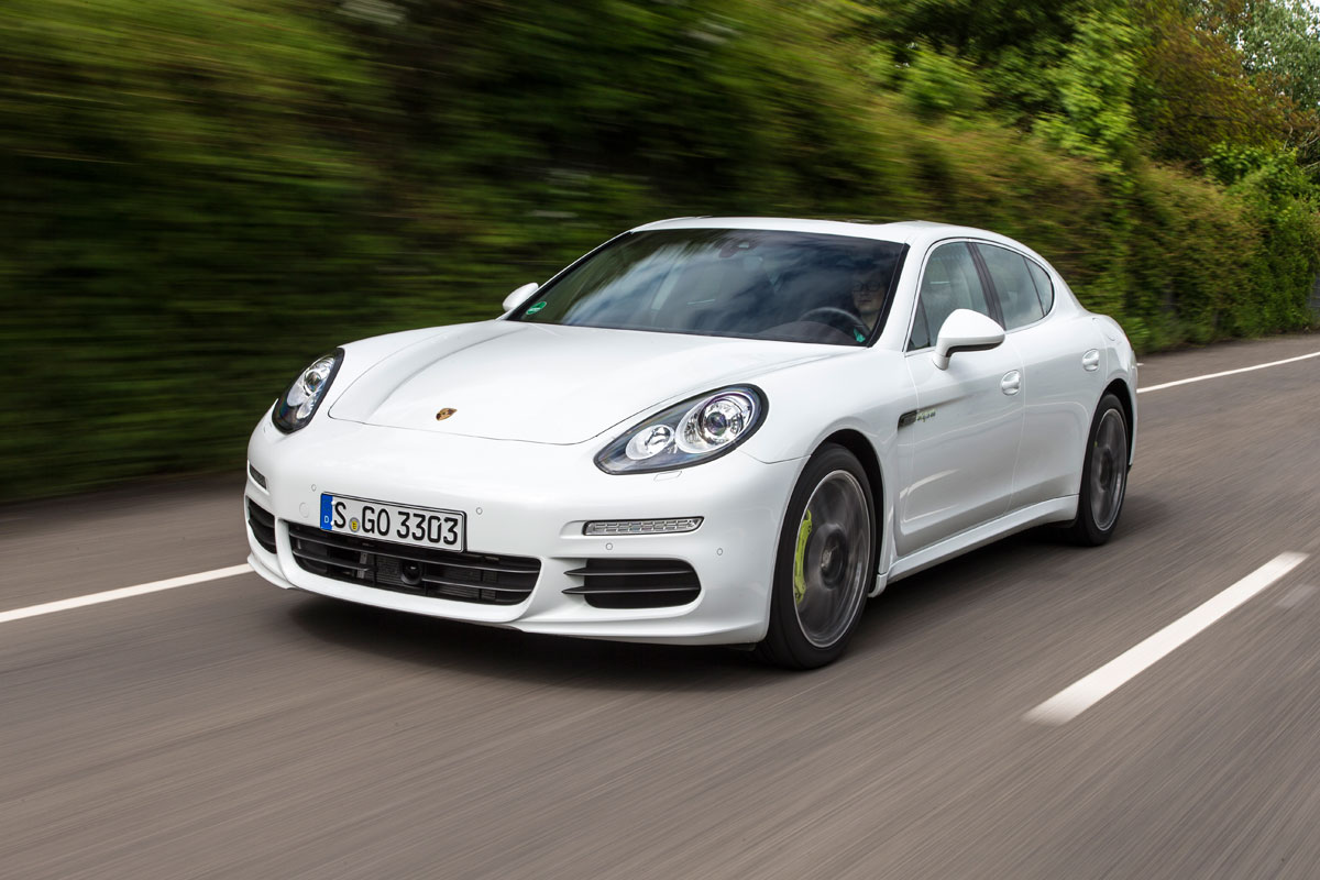 Porsche Panamera Hybird front tracking