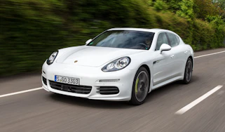 Porsche Panamera Hybird front tracking