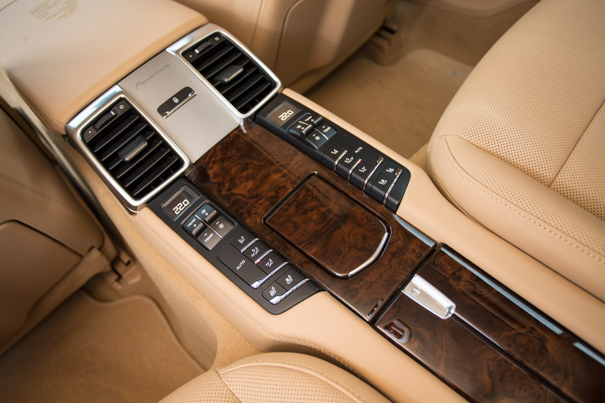 Porsche Panamera S interior detail