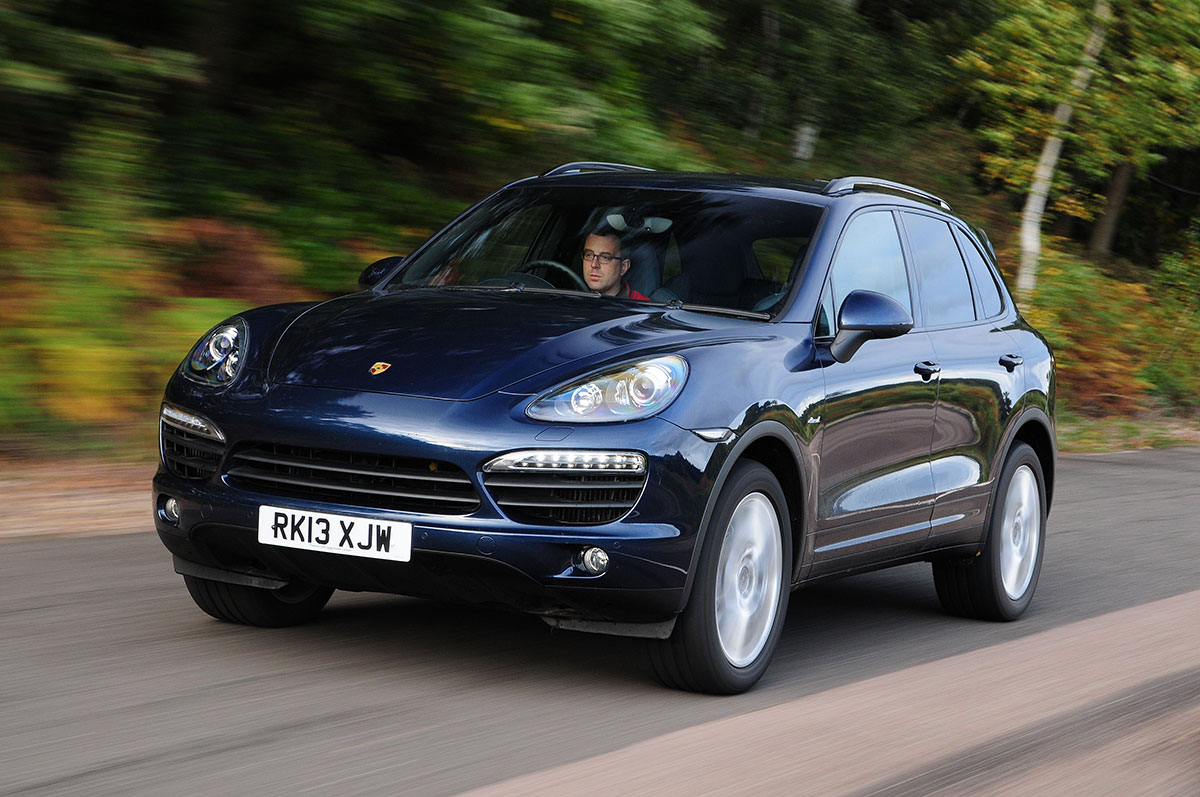 Porsche Cayenne 4x4 2013 front action
