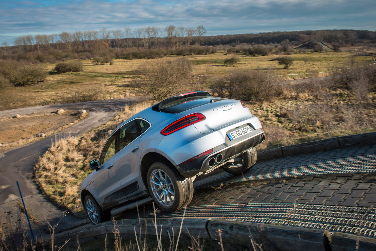 Porsche Macan S 2014 downhill