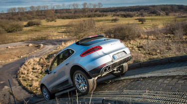 Porsche Macan S 2014 downhill