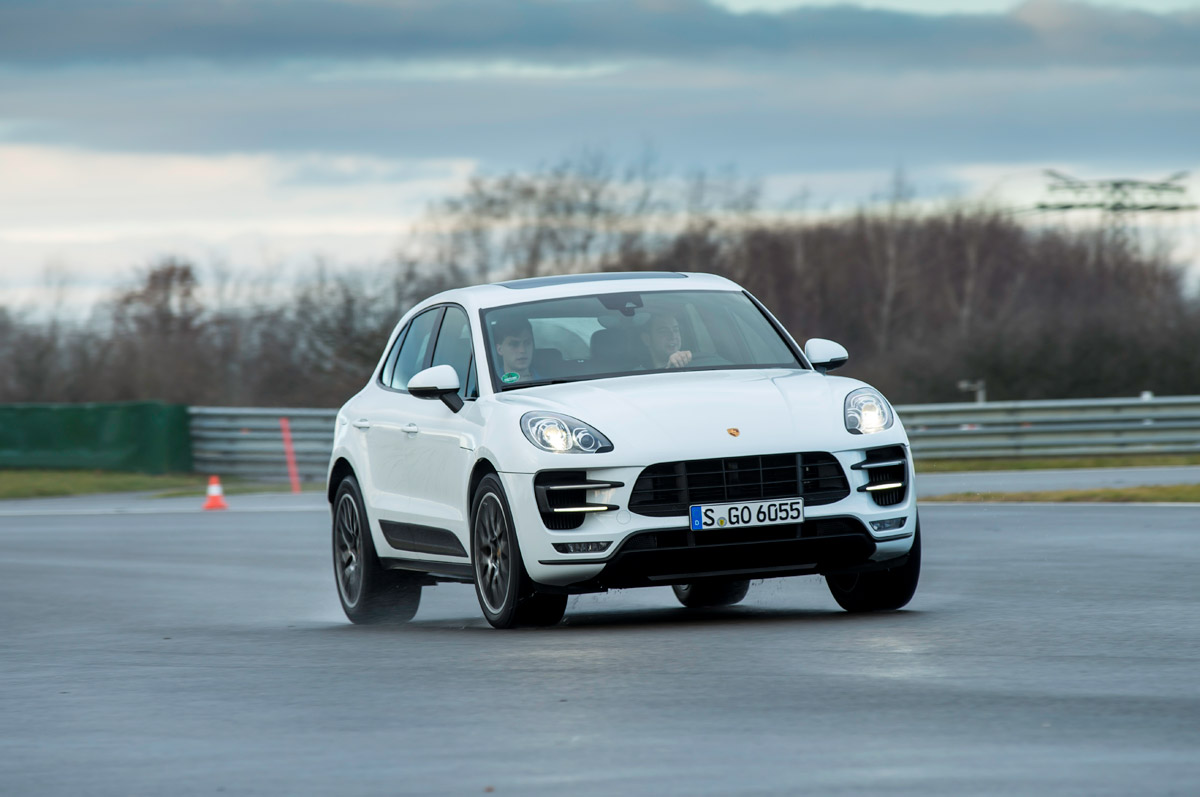 Porsche Macan S 2014 driving