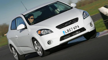 Kia pro_cee'd front cornering