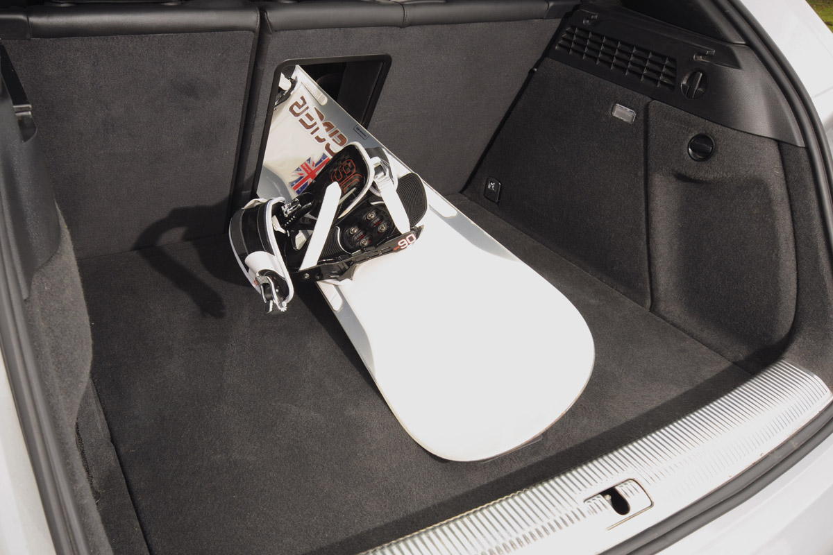 Audi Q3 boot ski-hatch