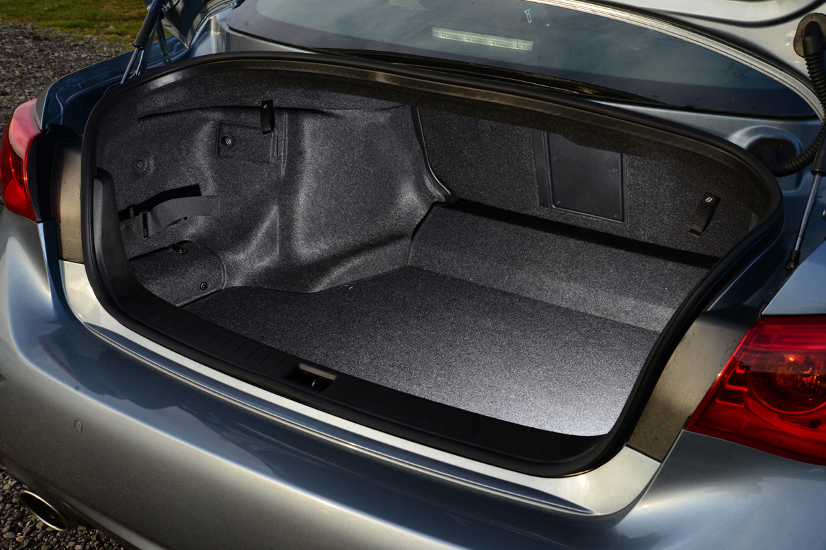 Infiniti Q50 boot space 