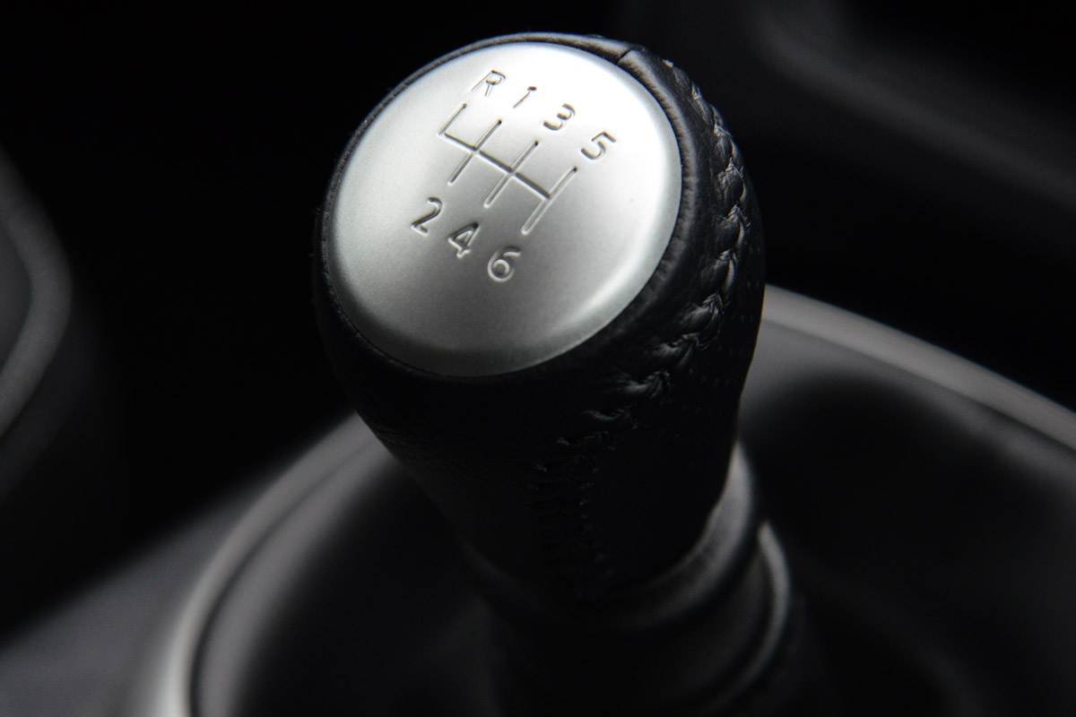 Nissan Qashqai gear lever