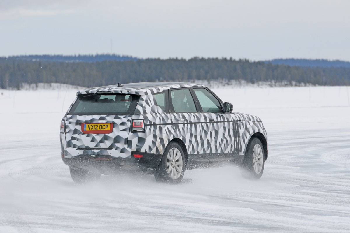 Range Rover Sport off action rear