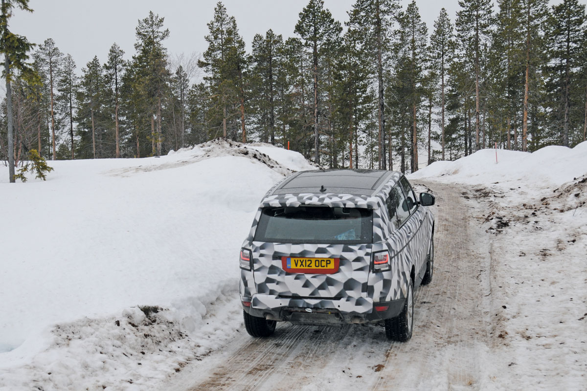Range Rover Sport off-road rear