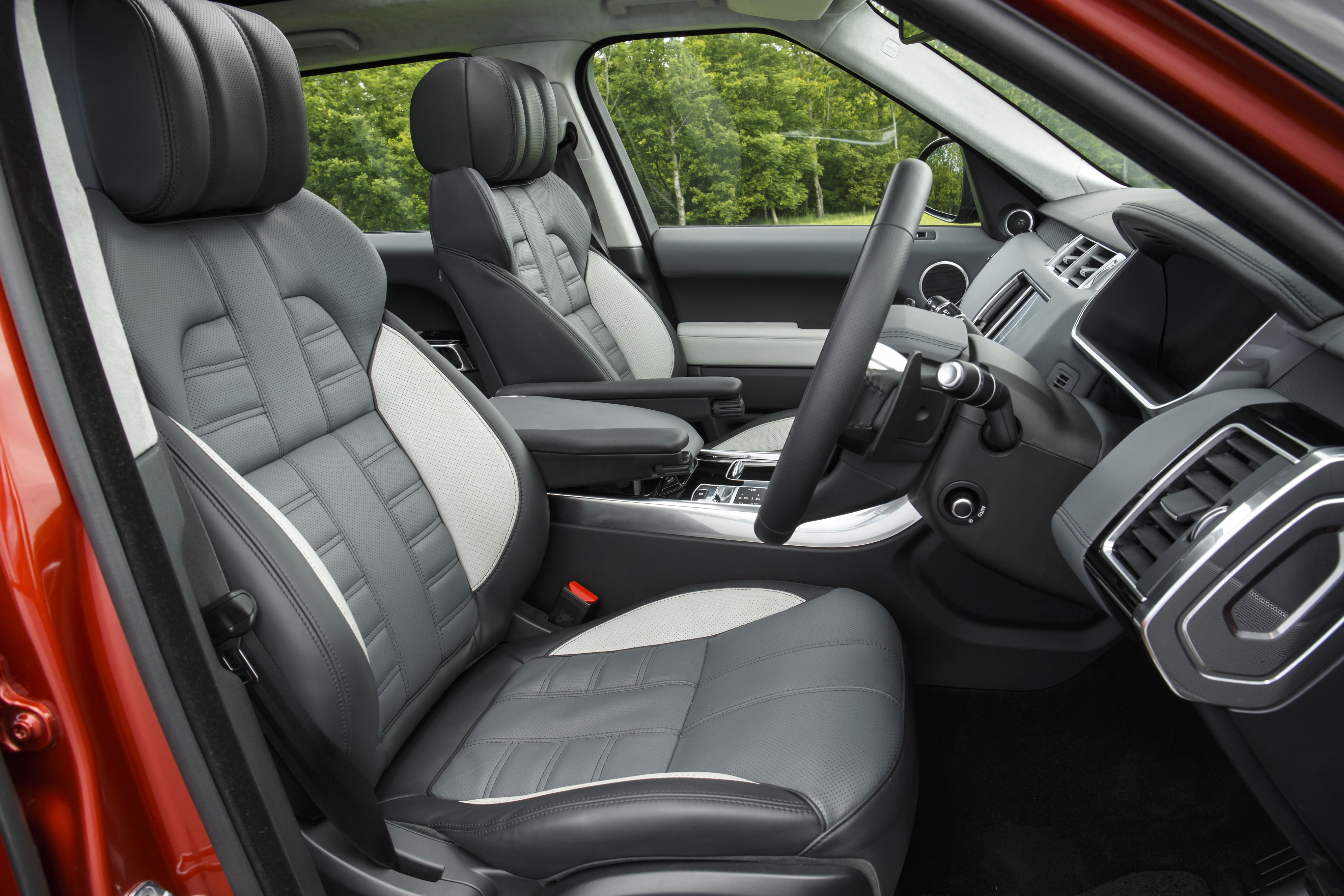 Range Rover Sport Supercharged interior 