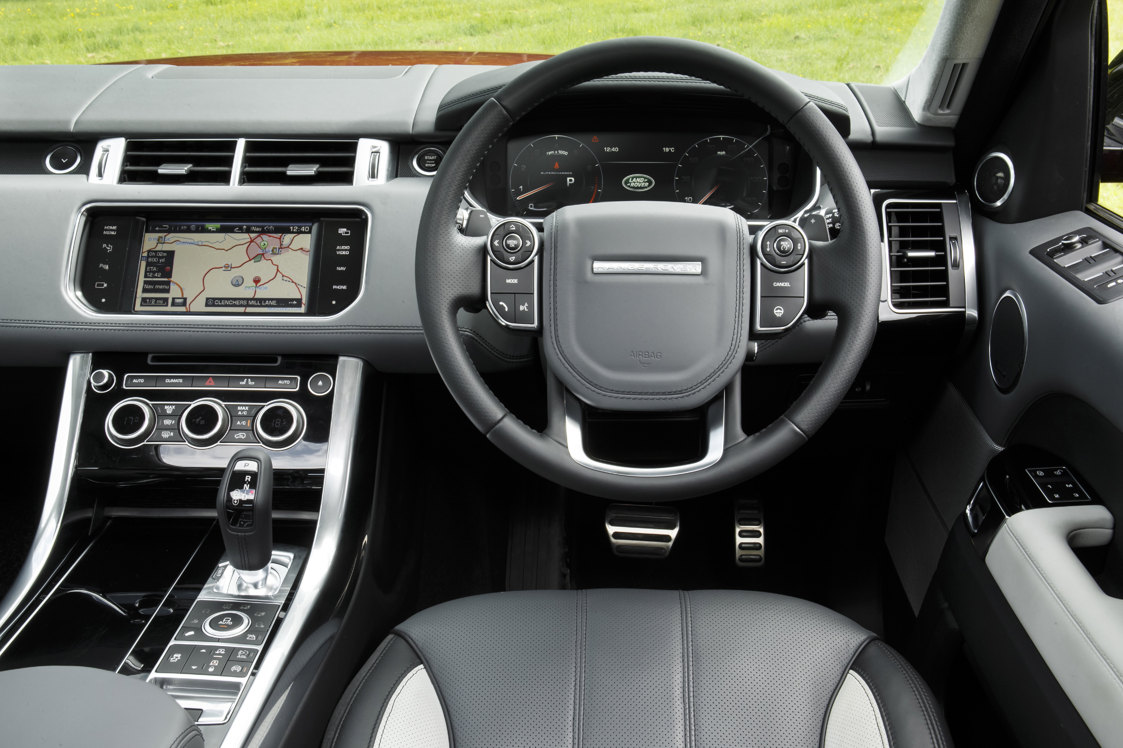 Range Rover Sport Supercharged steering wheel