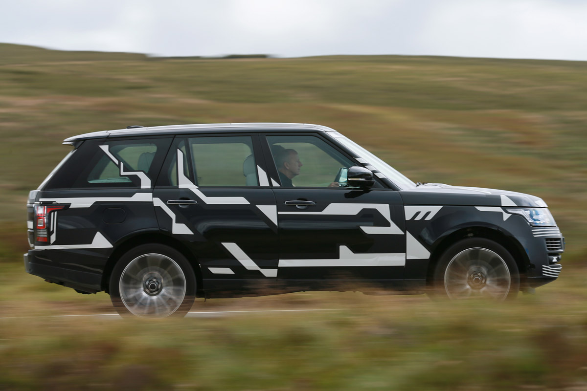 Range Rover side panning