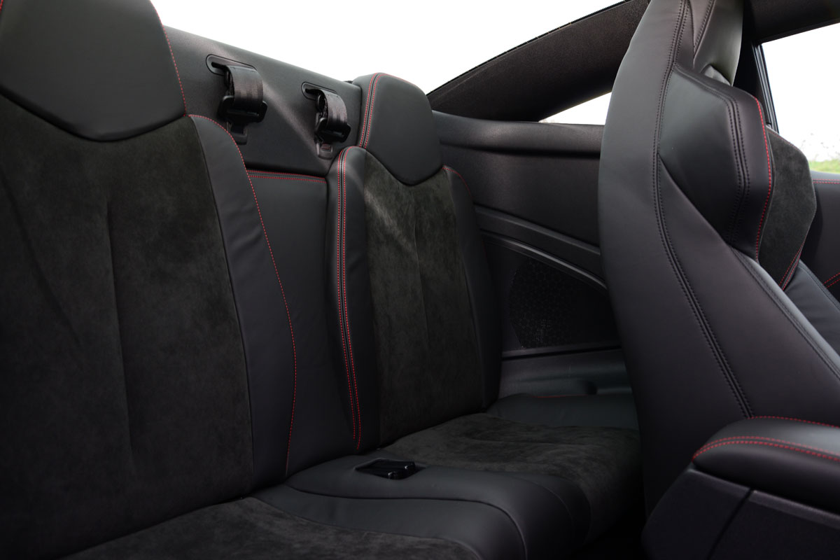 Peugeot RCZ R rear seats