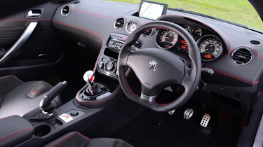 Peugeot RCZ R interior
