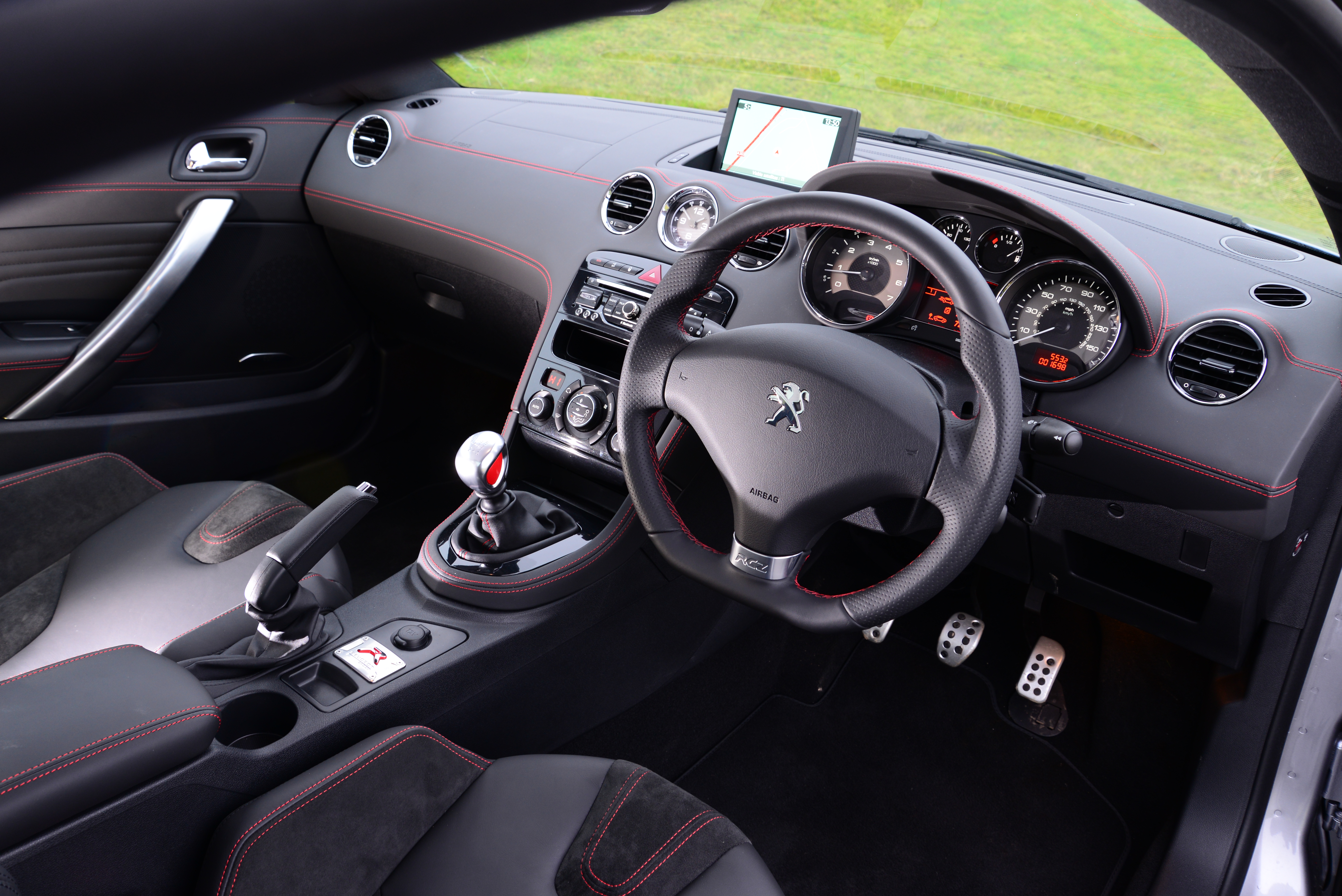 Peugeot RCZ R interior 