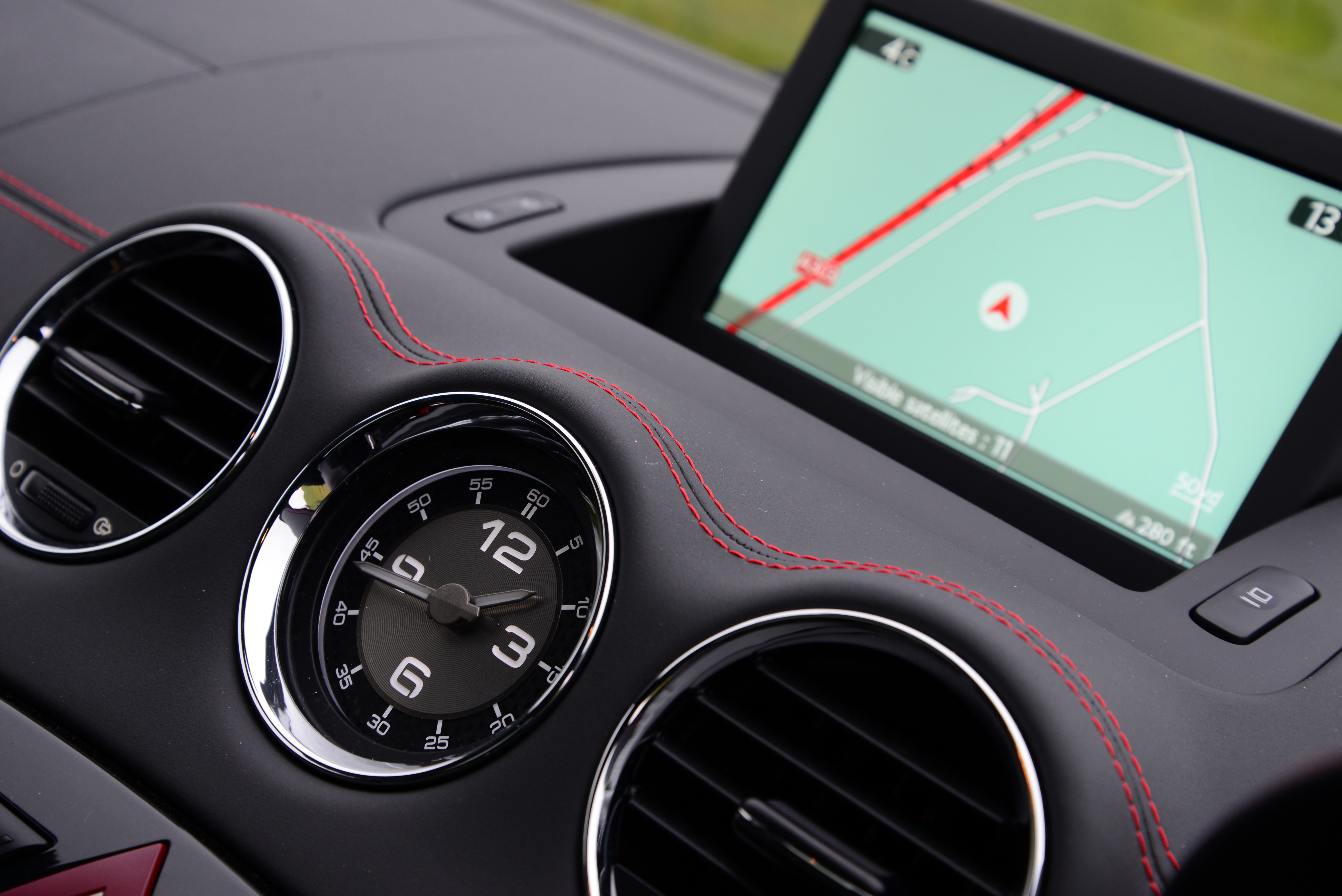 Peugeot RCZ R sat-nav