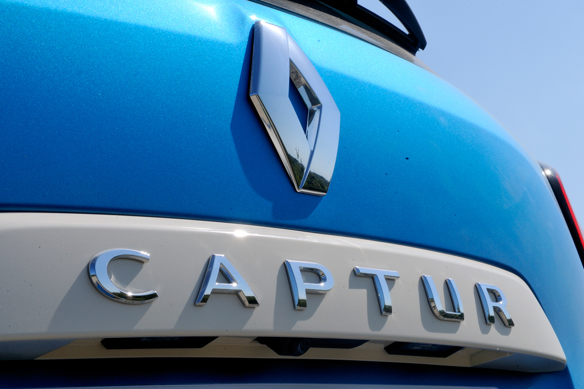 Renault Captur badge