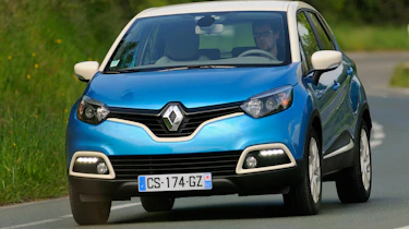 Renault Captur front cornering