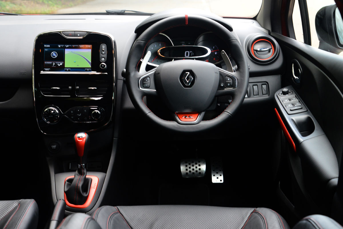 Renault Clio Renaultsport dashboard