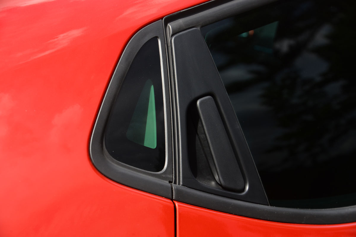 Renault Clio Renaultsport rear door handles