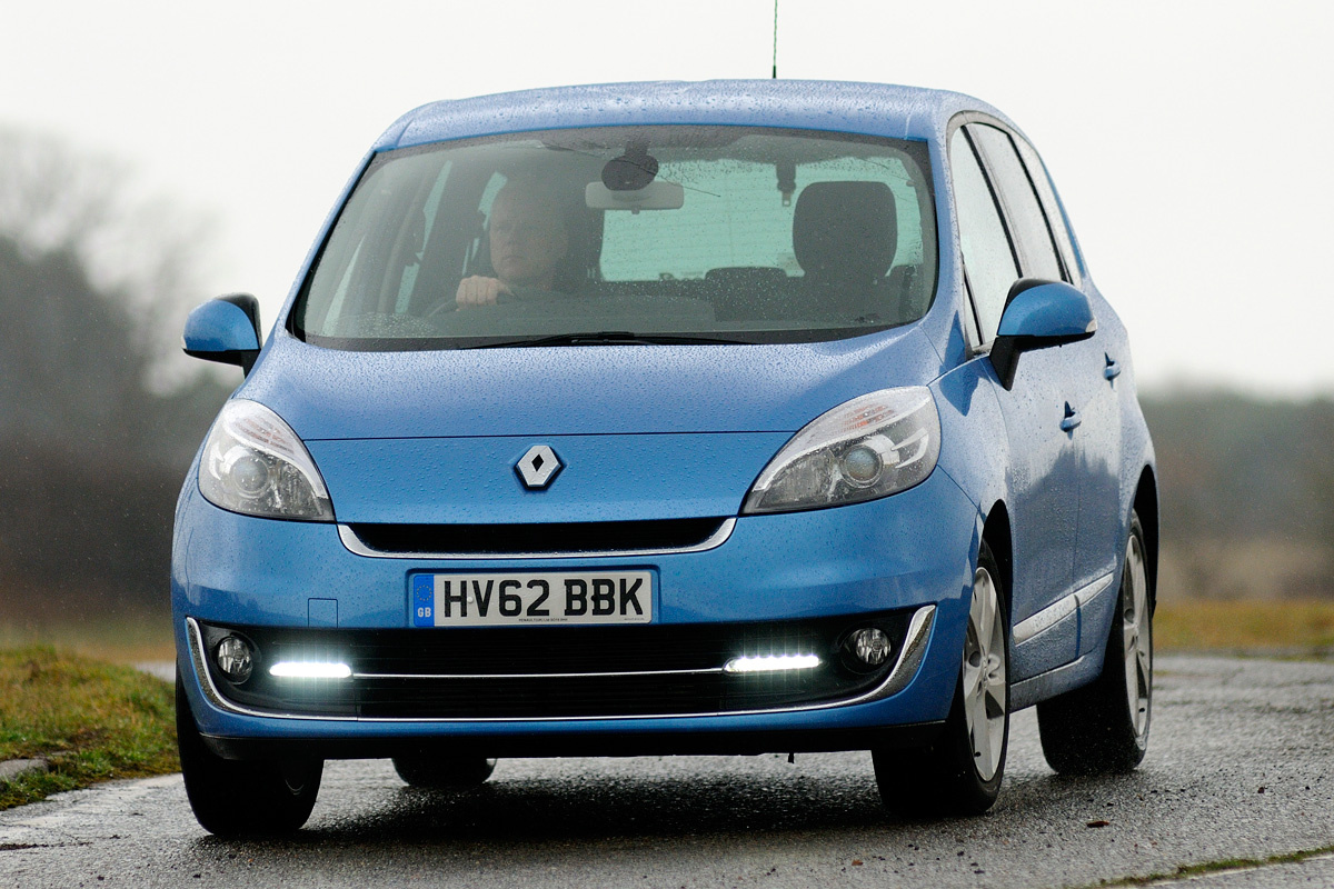 Renault Grand Scenic 1.5 dCi front cornering