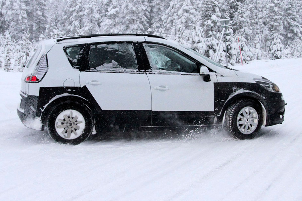 Renault Scenic crossover side