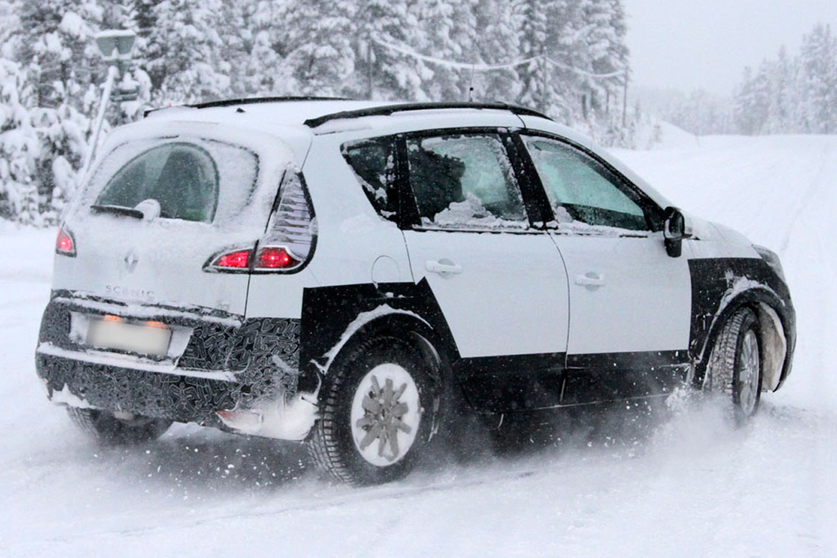 Renault Scenic crossover rear side