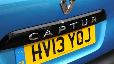 Renault Captur automatic 2014 badge and plate