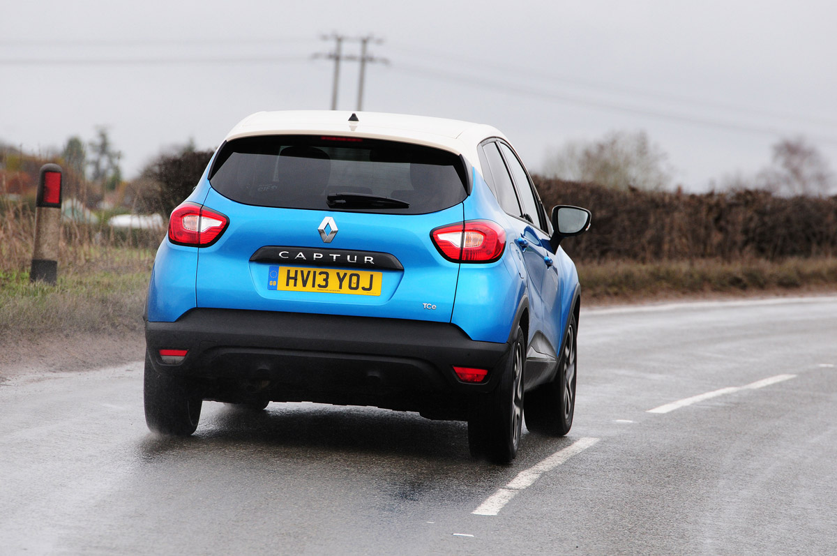 Renault Captur automatic 2014 rear action