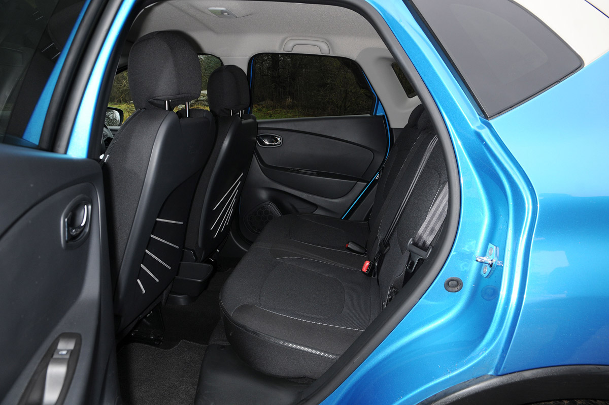 Renault Captur automatic 2014 rear seats