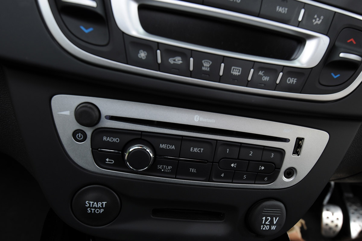 Renaultsport Megane 265 dash detail