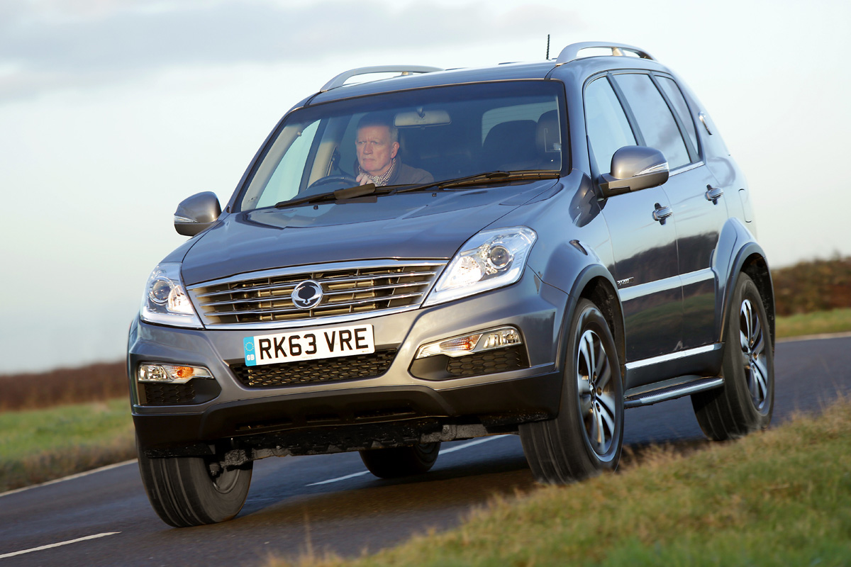 SsangYong Rexton W front action