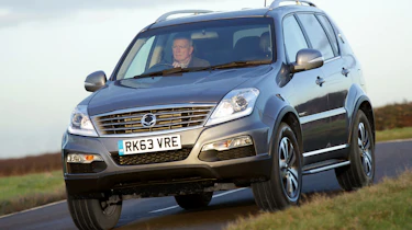SsangYong Rexton W front action