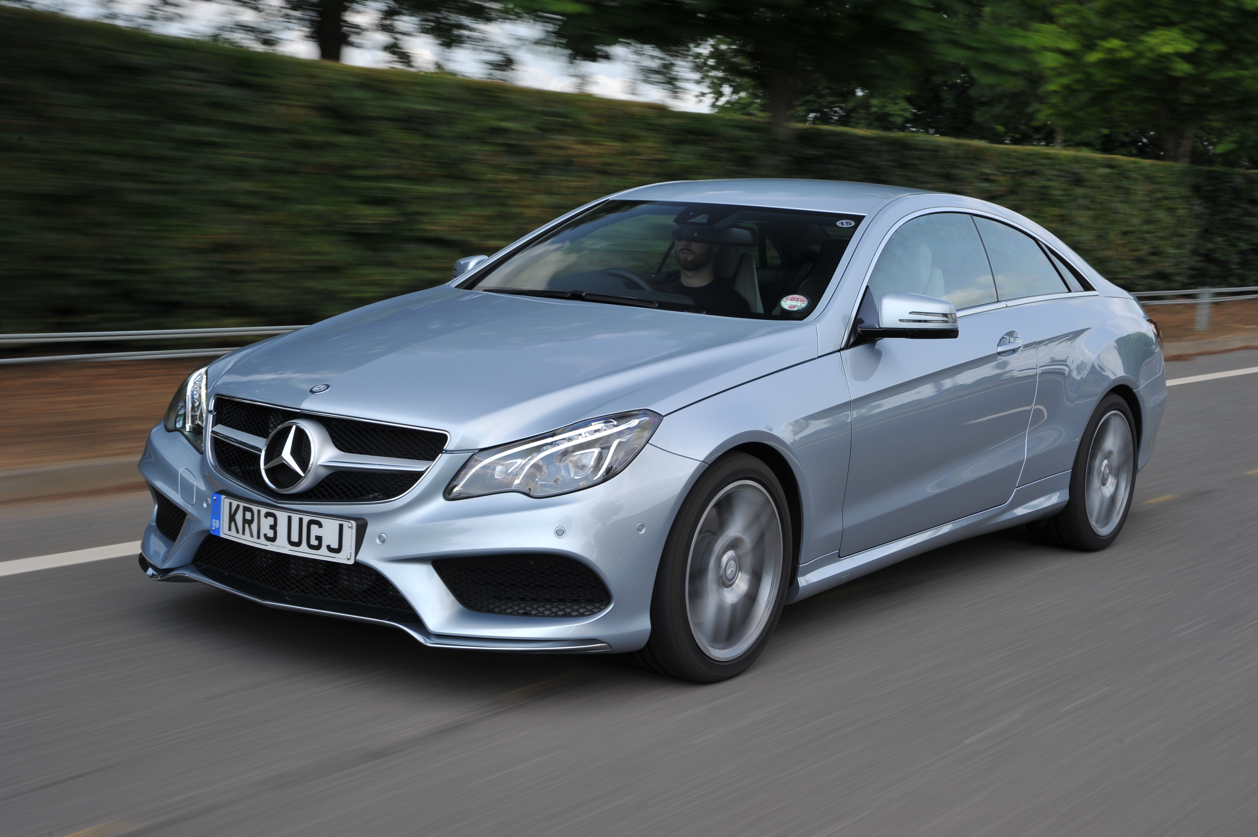Mercedes E220 CDI Coupe action