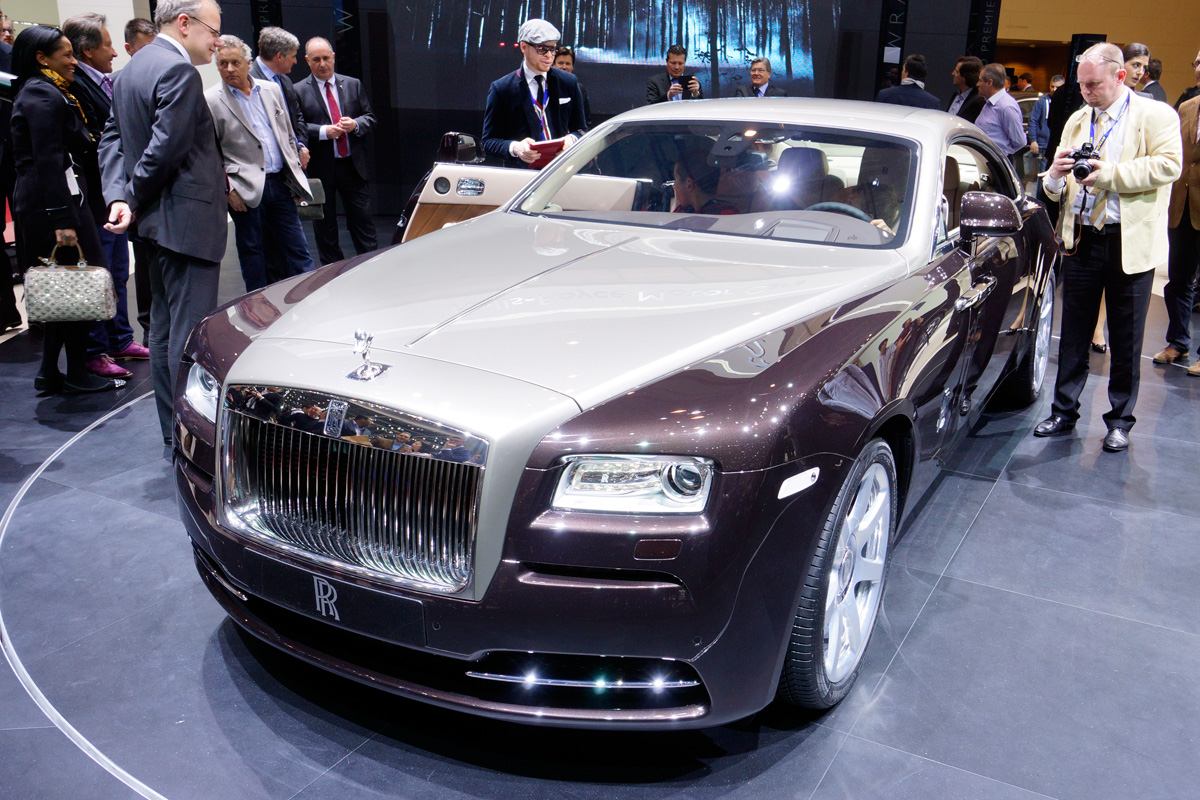Rolls-Royce Wraith front three-quarters