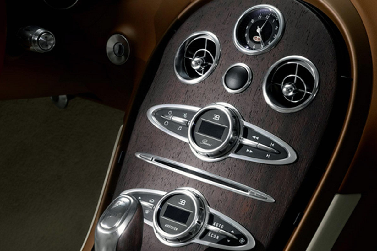 Bugatti-Veyron-Black-Bess-Grand-Sport-Vitesse-centre-console