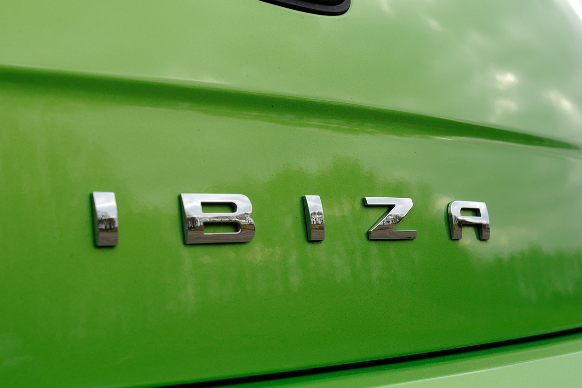 SEAT Ibiza FR badge