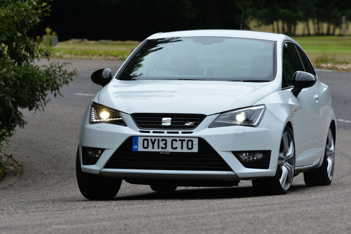 SEAT Ibiza SC Cupra front corner