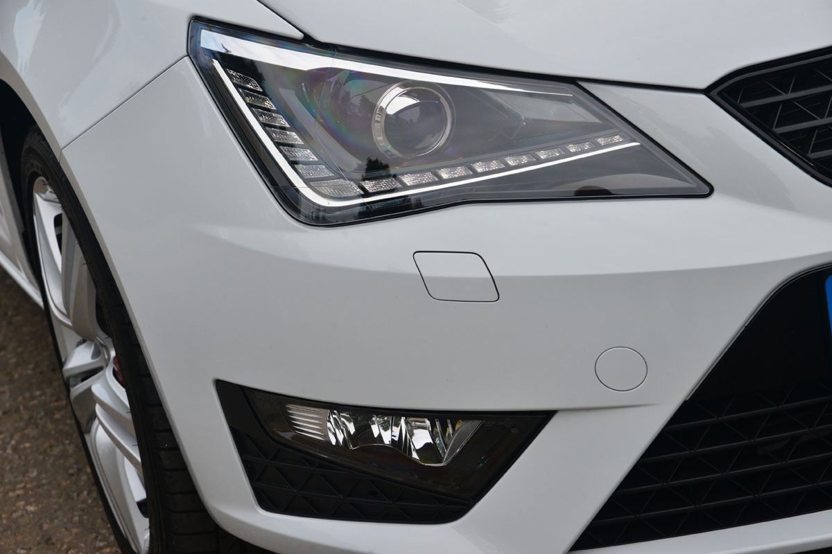 SEAT Ibiza SC Cupra headlight