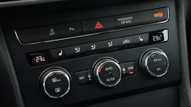 SEAT Leon centre console