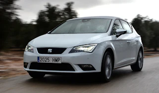 SEAT Leon front action