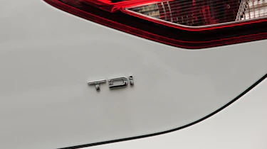 SEAT Leon 1.6 TDI SE badge